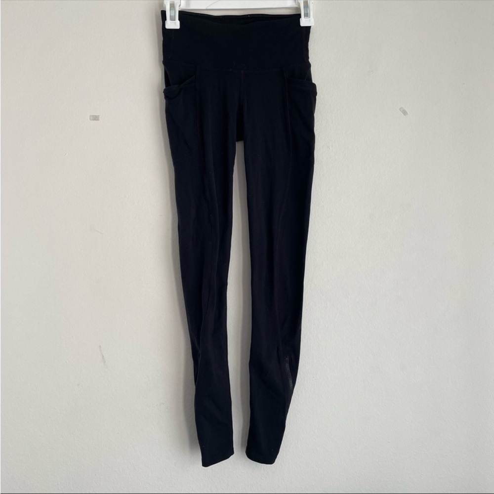 Athleta black cropped high waisted side pocket capri leggings